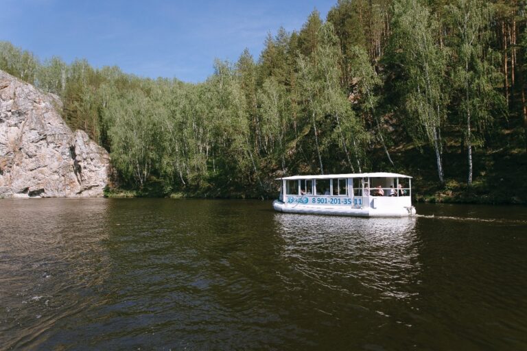 Прогулка на теплоходе «Волна» в г. Каменск-Уральский в 2025 году